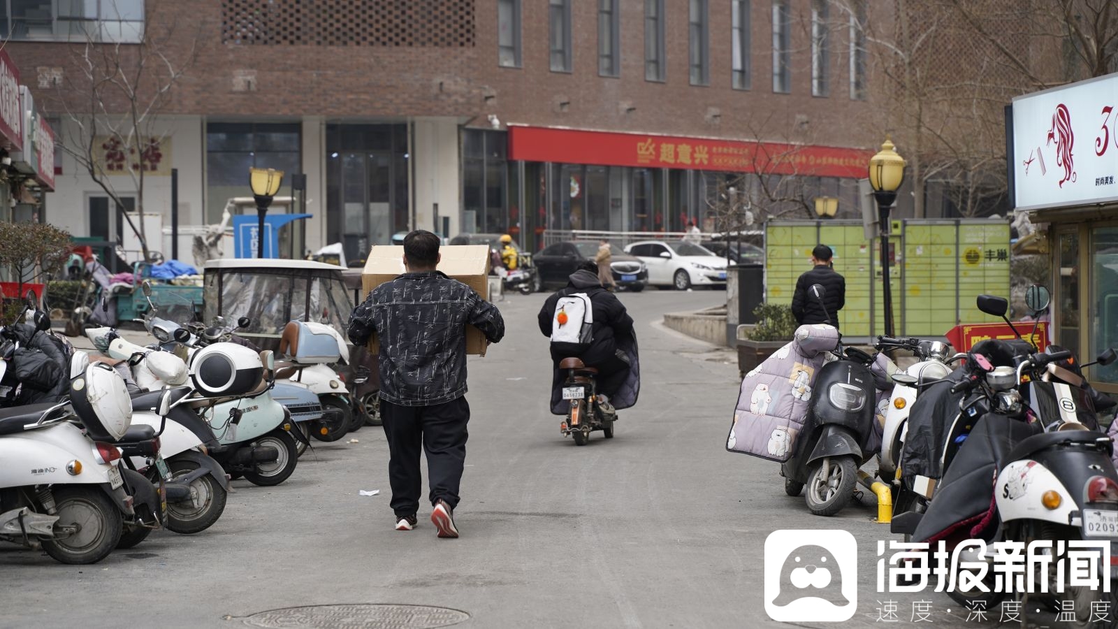 开云电竞快递“上门”调查①新规下你的包裹送到哪儿“听你的”了吗？_生活_大众网(图4)