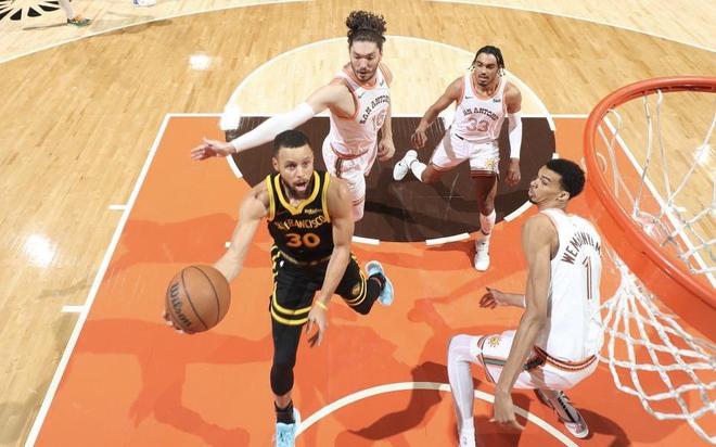 8500万再见勇士！被摆上交易货架你未来的命运掌控在自己手上(图1)