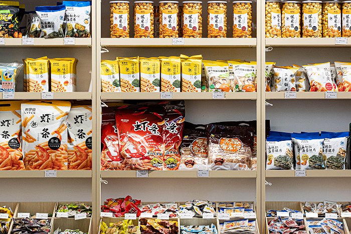 开云电竞app:当中产放弃品牌找平替“白牌”火了(图3)