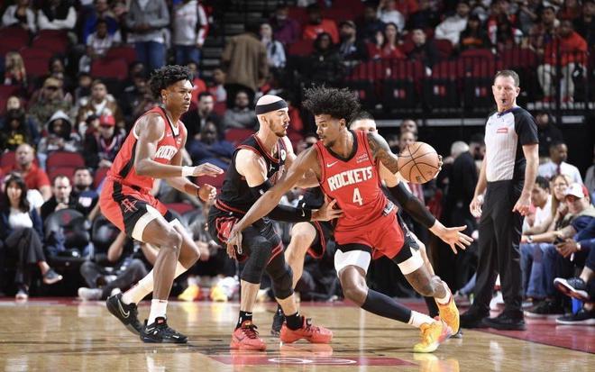 开云电竞2200万再见火箭！被摆上货架不怪管理层你迎来救赎的仅剩机会(图4)