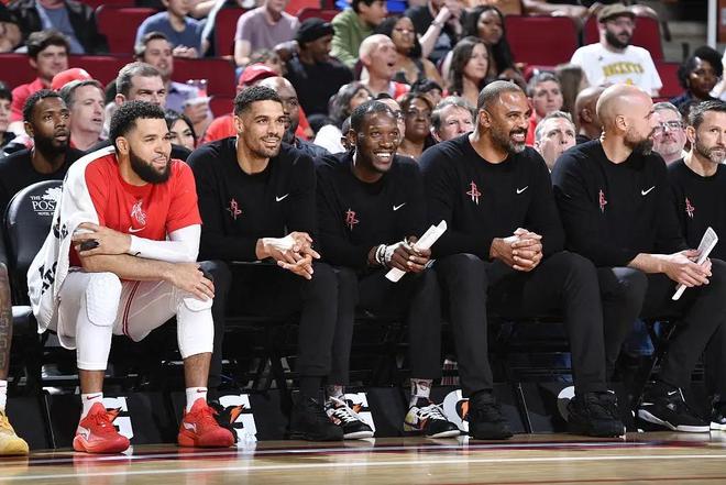 开云电竞2200万再见火箭！被摆上货架不怪管理层你迎来救赎的仅剩机会(图2)