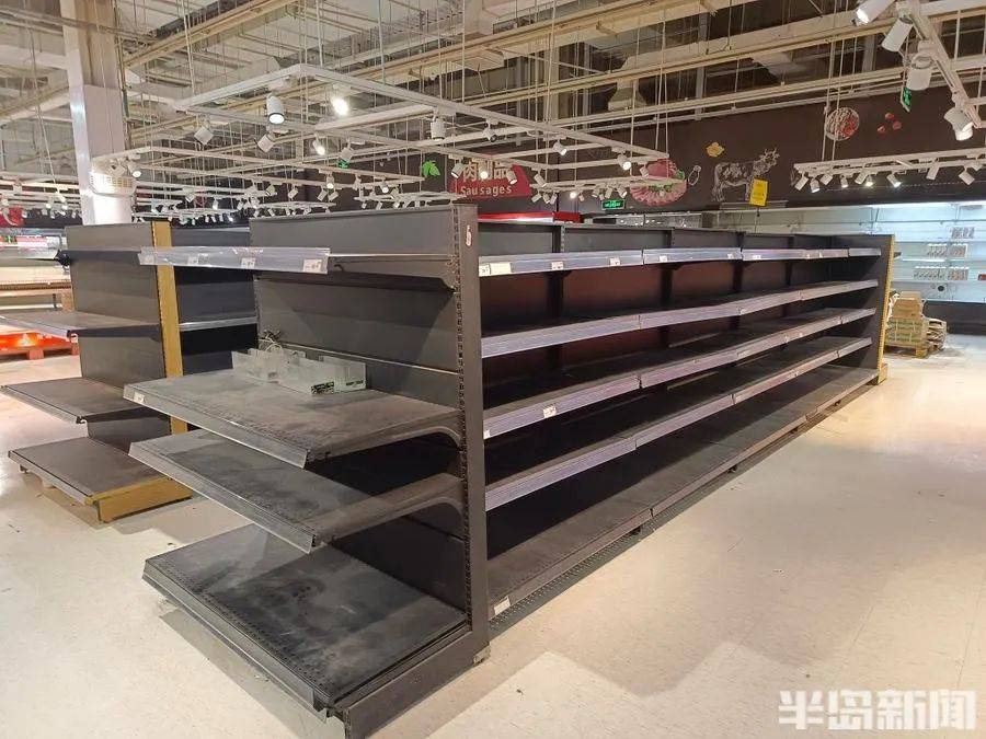 太突然！青岛一大型超市即将闭店货架已经空了一大片！网友：仍记得当年挤班车逛超市的火爆场面(图6)