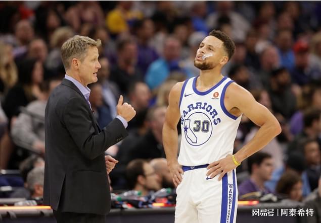 开云电竞383亿美元！科尔宣布勇士解体！三大巨星摆上货架库里嗅到不安(图2)
