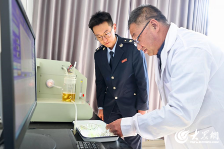 开云电竞app:东营港经济开发区税务局税：收助力科研成果从书架到货架(图1)