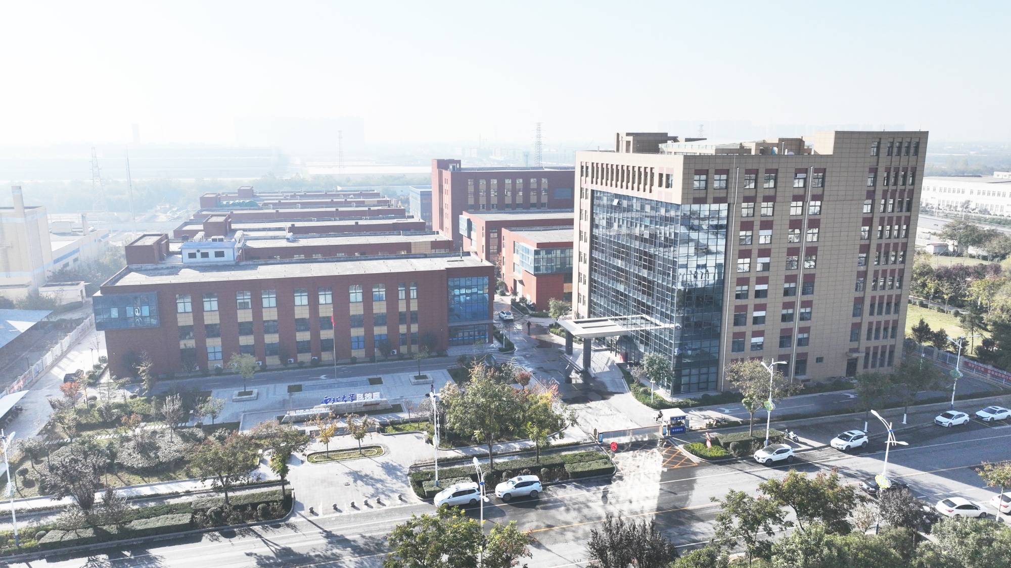 开云电竞网站:咸阳高新区：加强校企合作让科技成果“下书架”“上货架”(图1)