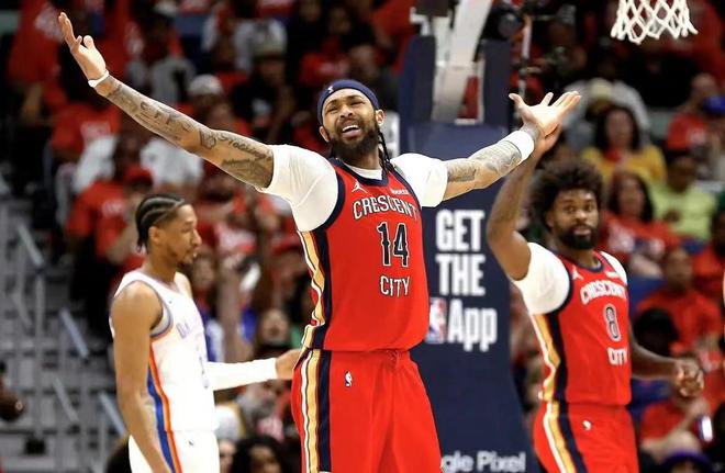 开云电竞app:3100万场均14分被摆上货架！当年浓眉交易湖人赚大了俩榜眼都水(图1)