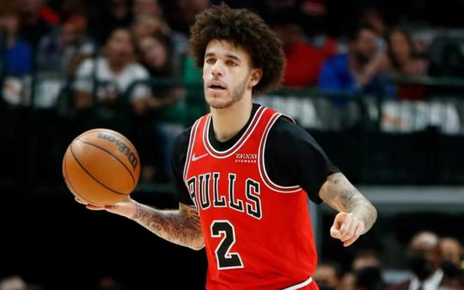 开云电竞app:3100万场均14分被摆上货架！当年浓眉交易湖人赚大了俩榜眼都水(图5)