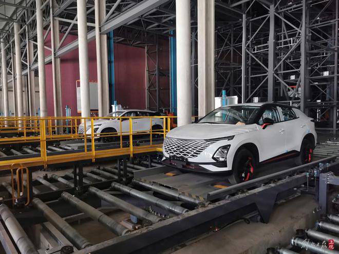 开云电竞入口:国内首个！汽车中转货架式储放储量至少提升10倍(图1)