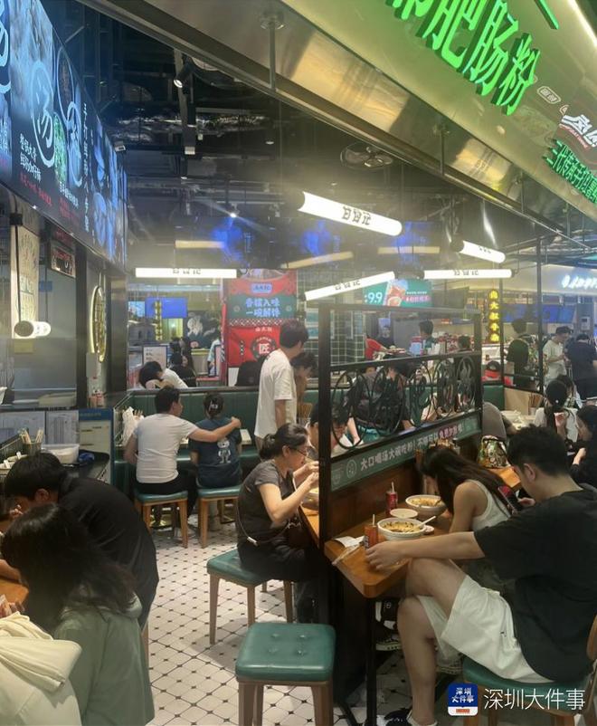 开云电竞app:从香奈儿到螺蛳粉深圳人的“万丈红尘”(图4)