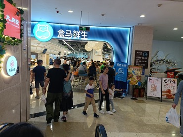 实探深港五一消费市场：“双向奔赴”人潮涌多家A股上市公司受益(图3)