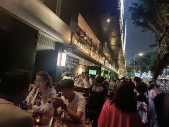 实探深港五一消费市场：“双向奔赴”人潮涌多家A股上市公司受益(图10)