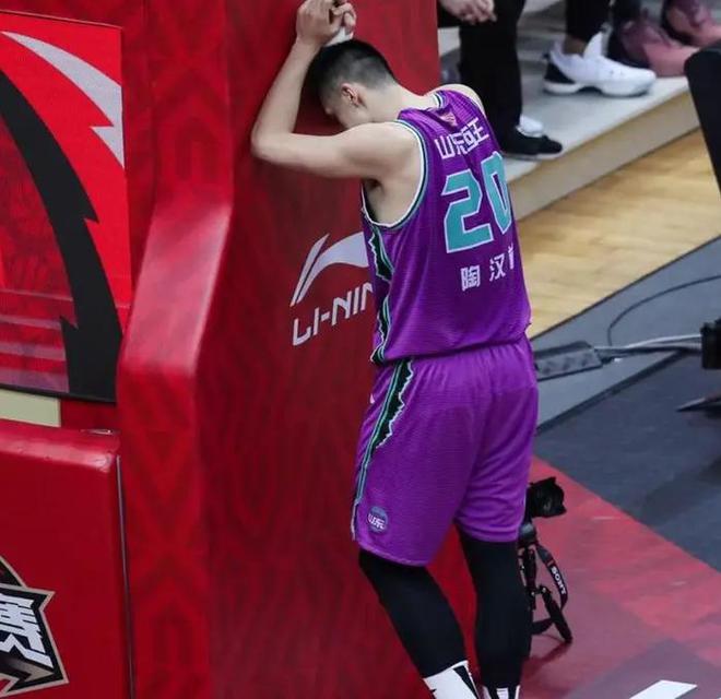 小鲨鱼陶汉林被摆上货架？下赛季下家或敲定山东男篮进开云电竞入重建(图1)