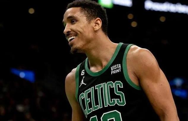 开云电竞网站:场均15+3+5！前最佳第6人被摆上货架能传能投选秀大会离队？(图2)