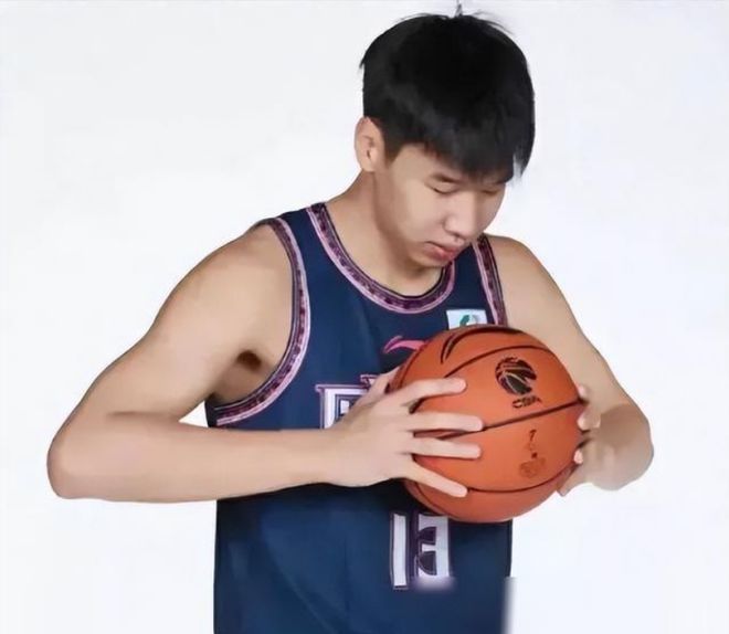 CBA资讯速递深圳把老将摆上货架山西裁掉杨学增彭士峻离队(图3)