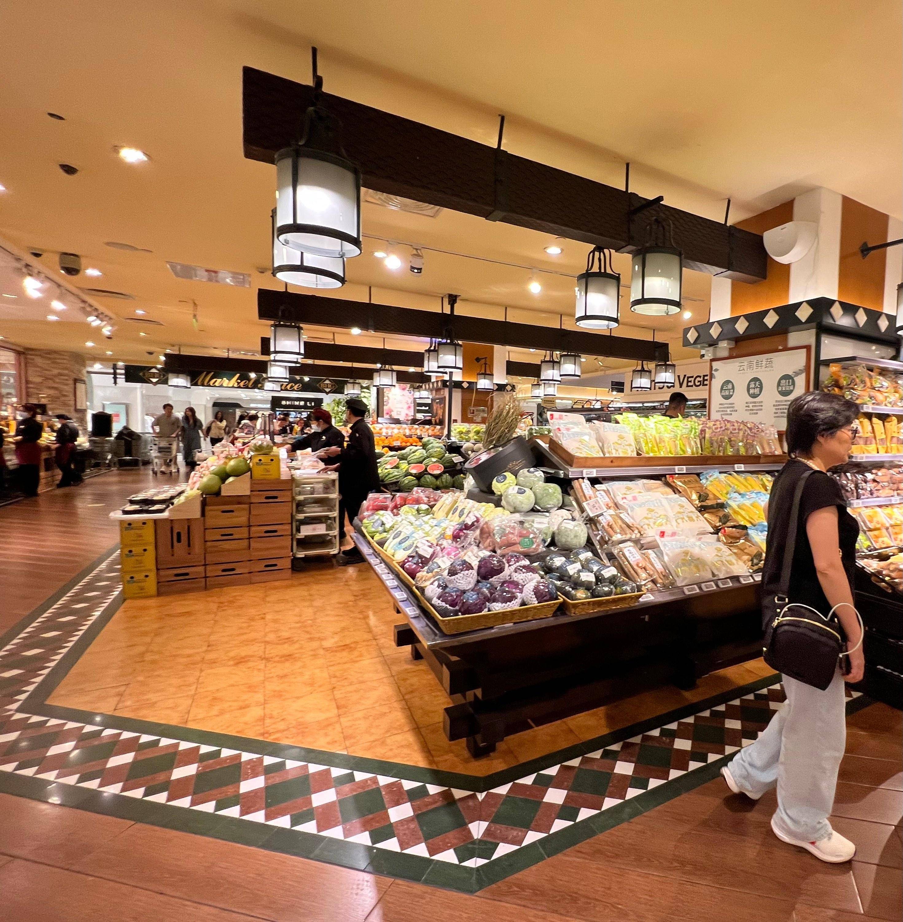 开云电竞网站:CBD大型仓储式超市月底停业小而美精品超市受青睐(图2)