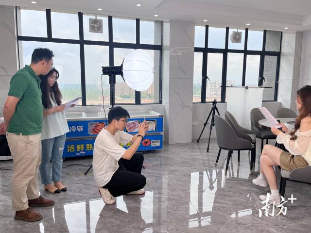 开云电竞:放下“铁饭碗”让更多人爱上“阳西味道”小城故事·县城里的年轻人⑨(图6)