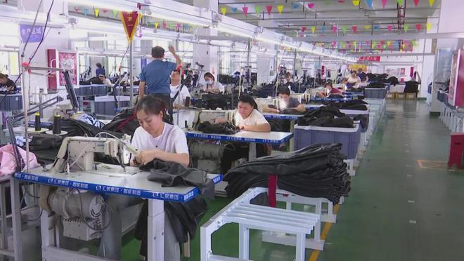 精河县这家服装企业5G智能制造车间投入使用(图4)