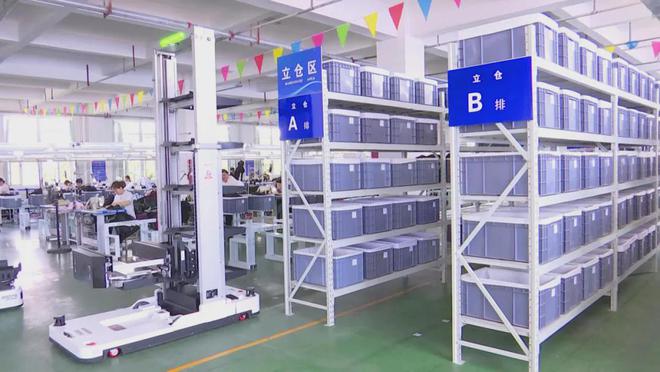 精河县这家服装企业5G智能制造车间投入使用(图3)