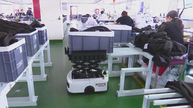 精河县这家服装企业5G智能制造车间投入使用(图5)