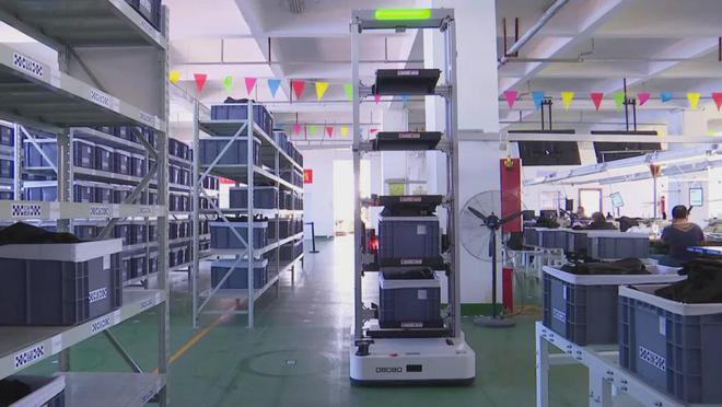 精河县这家服装企业5G智能制造车间投入使用(图2)