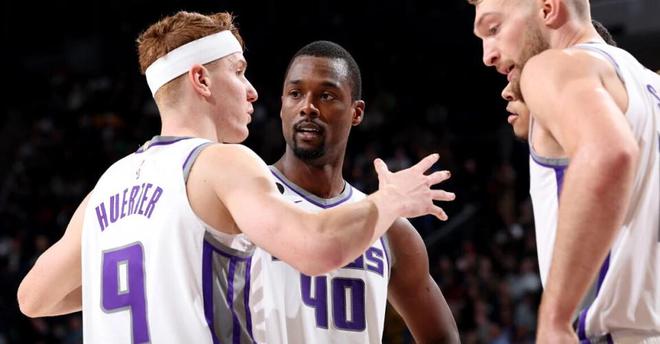 kaiyun开云电竞:美记：多名NBA高管预计国王会把赫尔特和巴恩斯摆上货架(图1)
