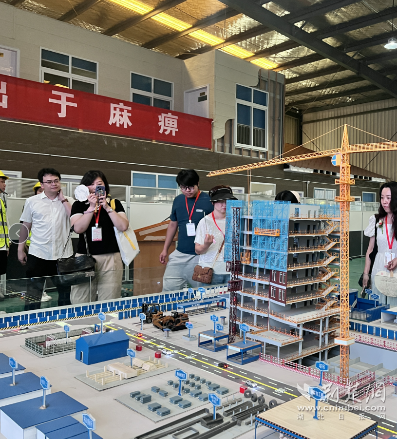 全国媒体“打卡”湖北建院感受湖北职业教育加速“焕新”(图6)