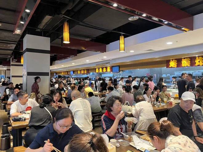 开云电竞入口:胖东来越神老板越“不像人”(图9)