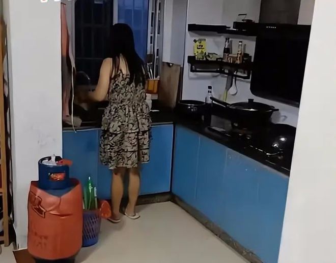 开云电竞网站:男孩请假回老家相亲女搭档得知后将其请回家吃饭求助怎么办？(图1)