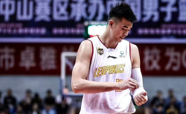 开云电竞无人问津！32岁国字号中锋被老东家摆上货架还剩两年大合同(图1)