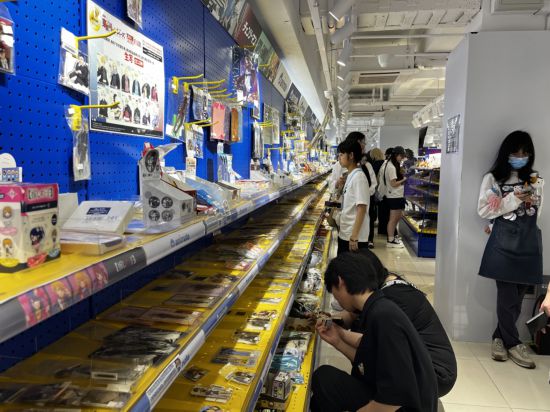 开云电竞app:跨越大半个中国来排队“吃谷”奔赴全国“二次元浓度”最高的城市(图3)