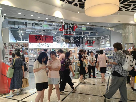 开云电竞app:跨越大半个中国来排队“吃谷”奔赴全国“二次元浓度”最高的城市(图8)