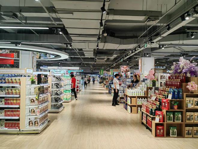 “货架都清空了？杭州这家大型超市怎么了？”记者实地探访超市回应来了(图2)