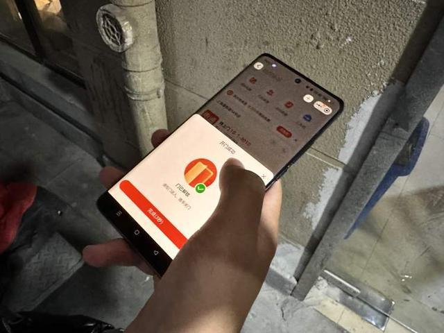 kaiyun开云电竞:让快递夜生活更city！菜鸟爆改无人驿站实现夜间“取快递自由”(图2)