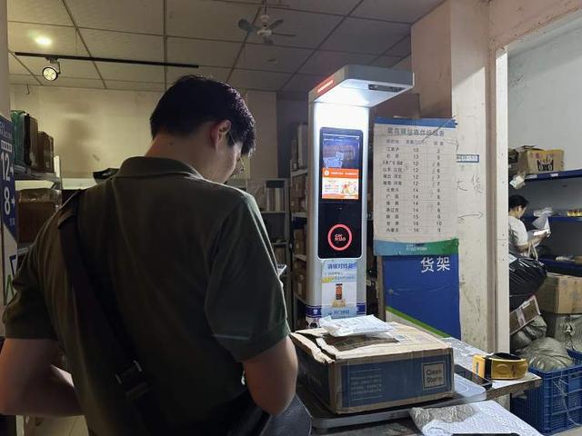 kaiyun开云电竞:让快递夜生活更city！菜鸟爆改无人驿站实现夜间“取快递自由”(图4)