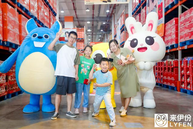 开云电竞网站:来伊份仓储会员店中秋开业解锁“又好又便宜”购物新体验(图4)