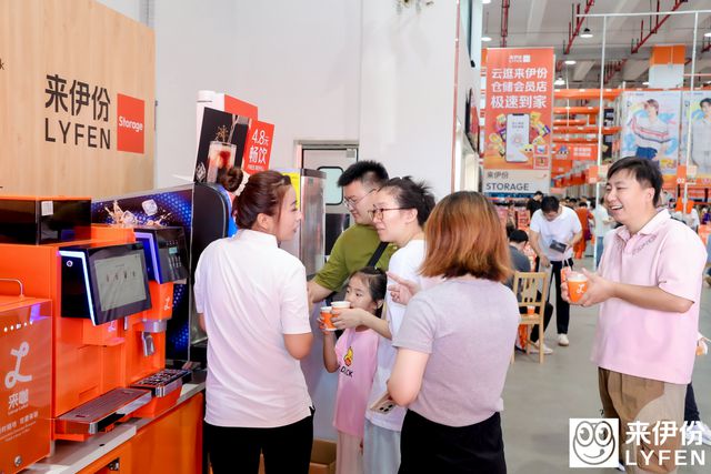 开云电竞网站:来伊份仓储会员店中秋开业解锁“又好又便宜”购物新体验(图7)
