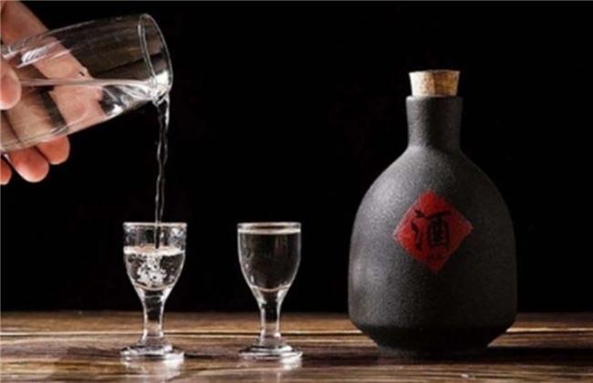 超市货架上“无人理睬”的4款白酒100%纯粮酿只有内行慧眼识珠(图2)