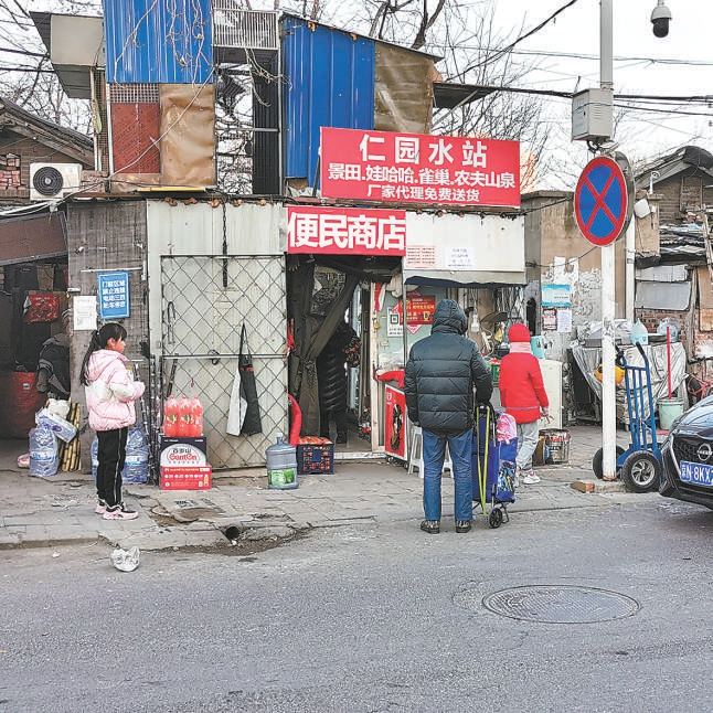 开云电竞学校周边控烟仍有隐秘的角落卖烟“小抽屉”藏暗处(图2)
