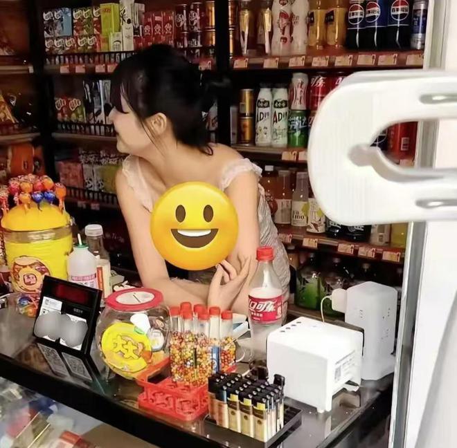 杭州超市老板开云电竞娘被扒出去年摆过地摊开始直播创业了却又被人举报(图1)