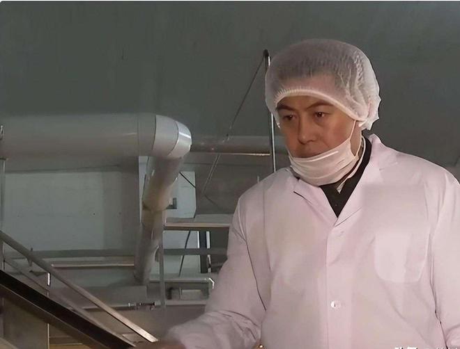 山东小伙捡垃圾时发现酒瓶里的商机后来一年挣16亿怎么挣的？(图4)