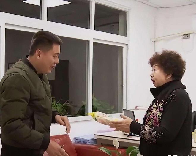 山东小伙捡垃圾时发现酒瓶里的商机后来一年挣16亿怎么挣的？(图5)