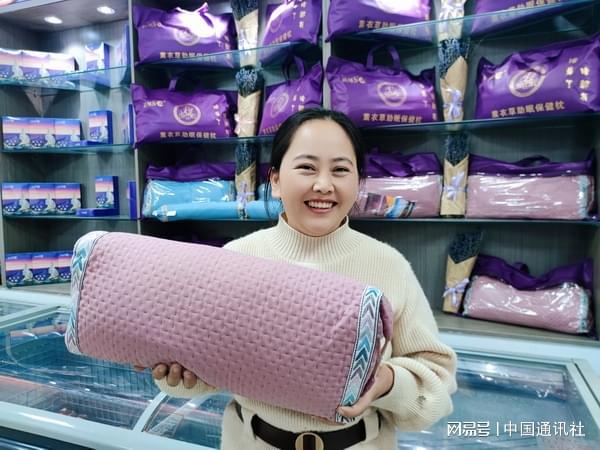 开云电竞青海贵德：薰衣草牵出“紫色经济”(图2)