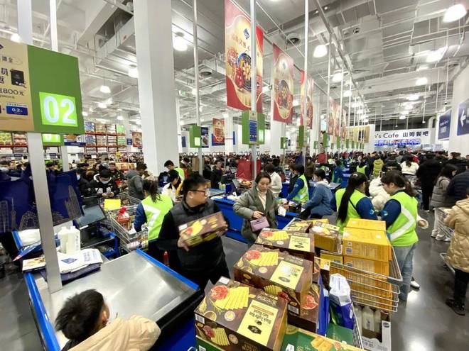 不卖产品就能赚13亿！这一零售巨头蛰伏20年冲击千亿年收(图1)