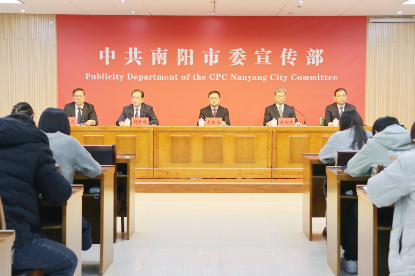 开云电竞网站:“建强副中心打造增长极奔向新辉煌”系列主题新闻发布会社旗专场举行(图1)