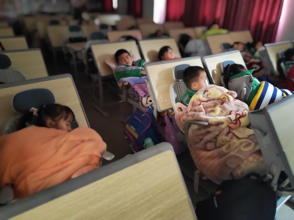 kaiyun开云电竞:课桌椅不匹配、形式主义作业多、课间难活动……这些问题解决得怎样？(图1)