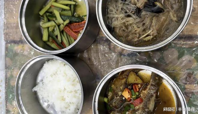 开云电竞:儿媳拍夸婆婆送饭13年婆婆回应：儿媳是上天给的最好礼物(图2)