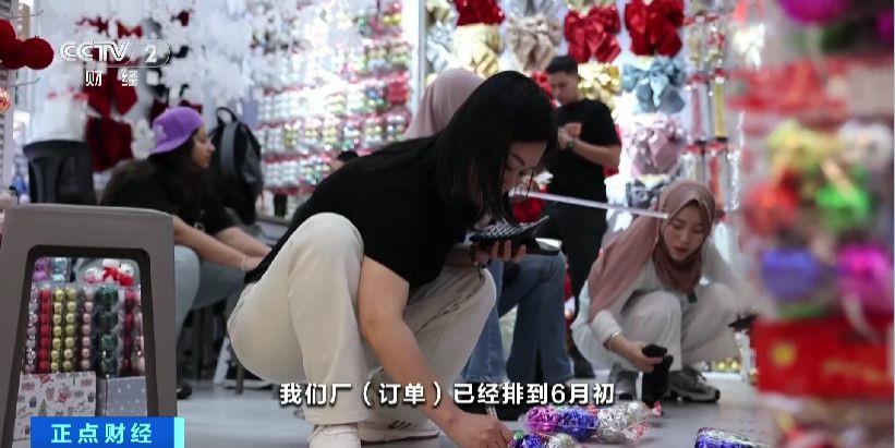 圣诞用品订购旺季提前到义乌经营户：订单已排到6月(图2)