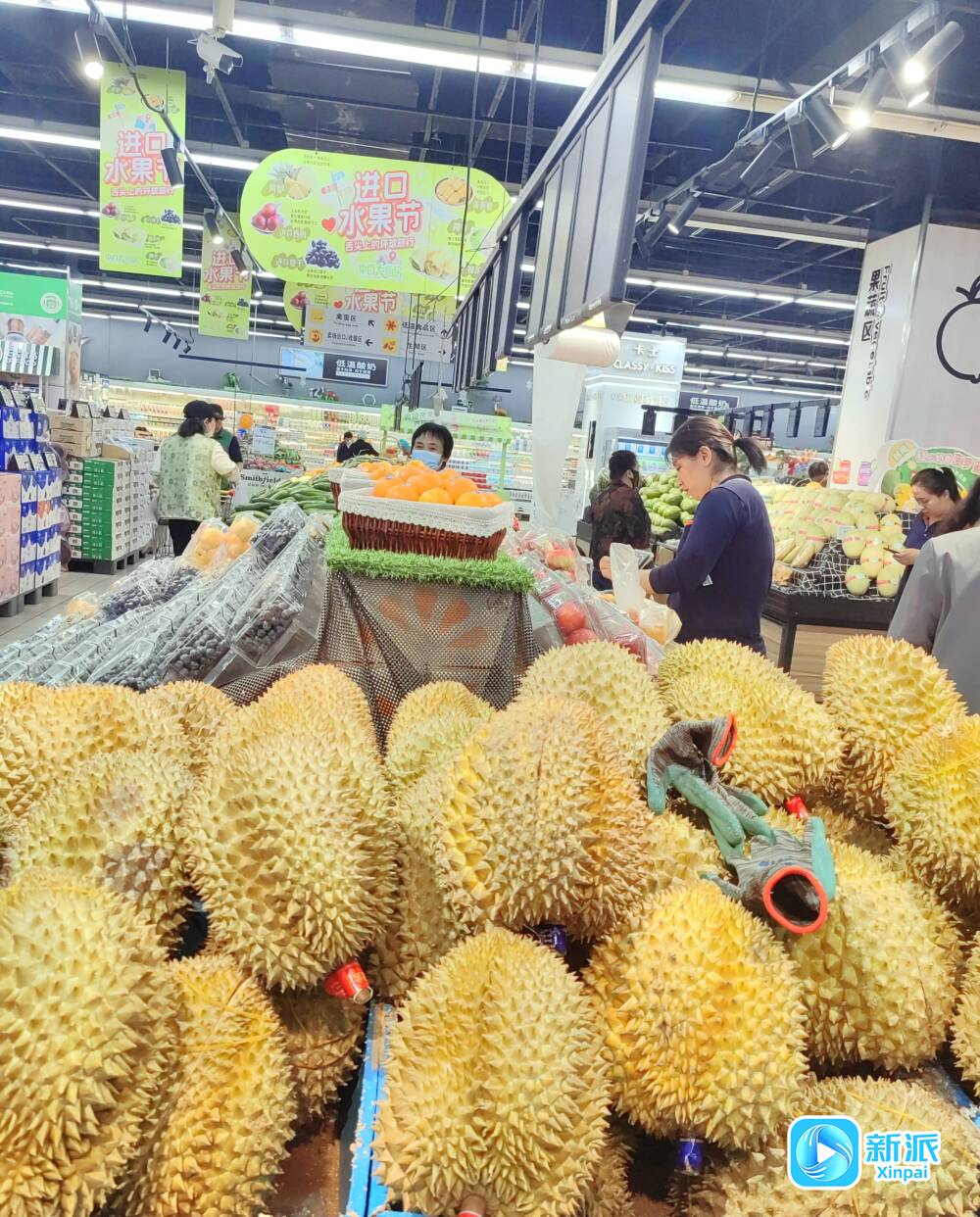 进口热带水果迎销售旺季“水果之王”榴莲受青睐(图1)