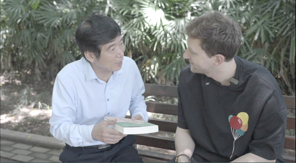 开云电竞62年攻坚捍卫民族尊严极致追求种出品质好瓜埃文凯尔中国农业游看望西瓜奶奶(图3)