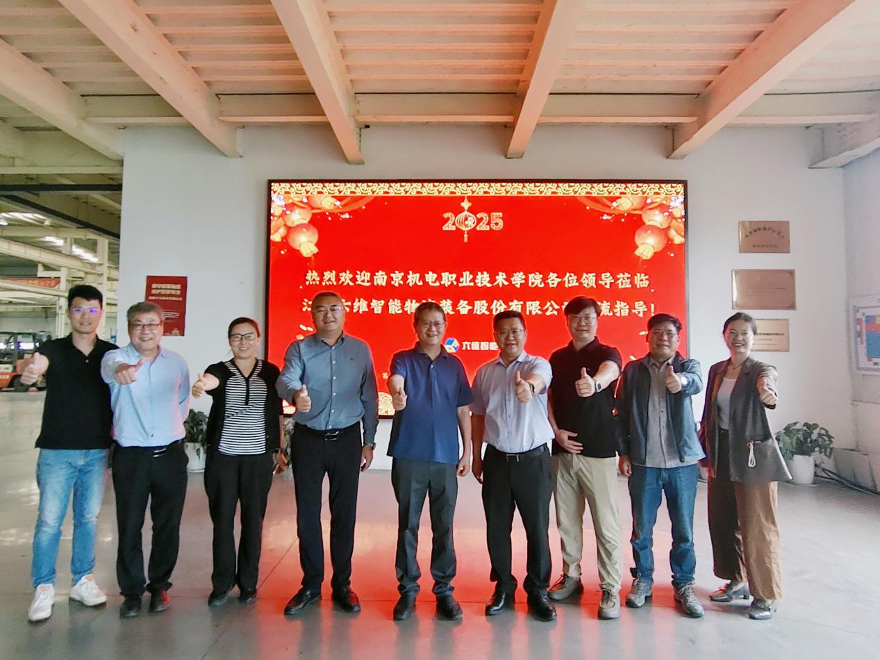 开云电竞app:深化产教融合共育智造英才——学校党委书记、校长周庆礼带队调研智能制造行业头部企业(图1)